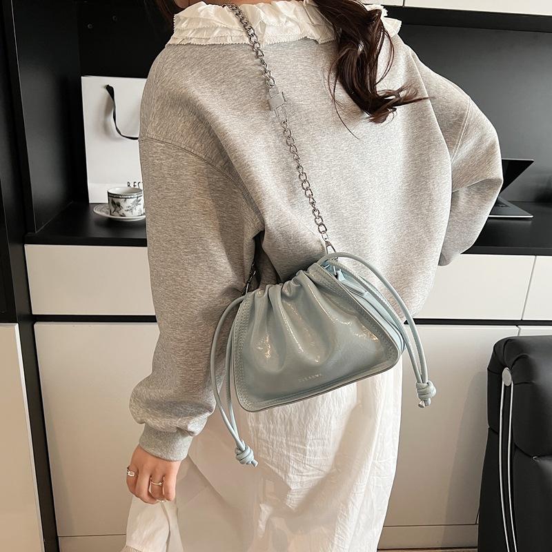 Fashion and popular bags New summer chain Niche shoulder bag Versatile messenger bucket bag