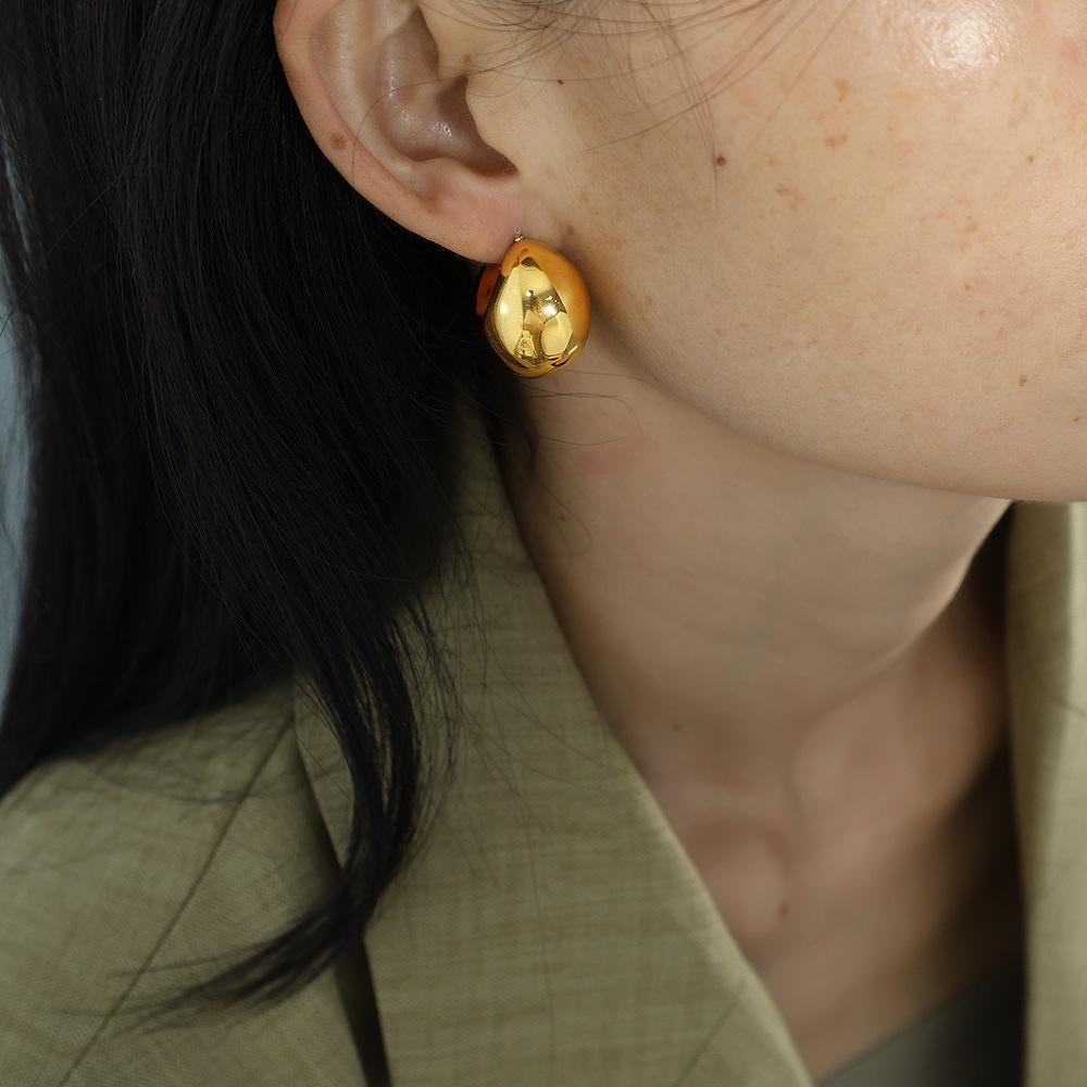 

Design Doudou earrings women s simple semi-round fat moon earrings metal-sensitive glossy hollow earrings