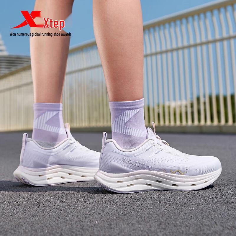 Xtep Women's Thick-Sole Cushioned Running Shoes 974218110011
