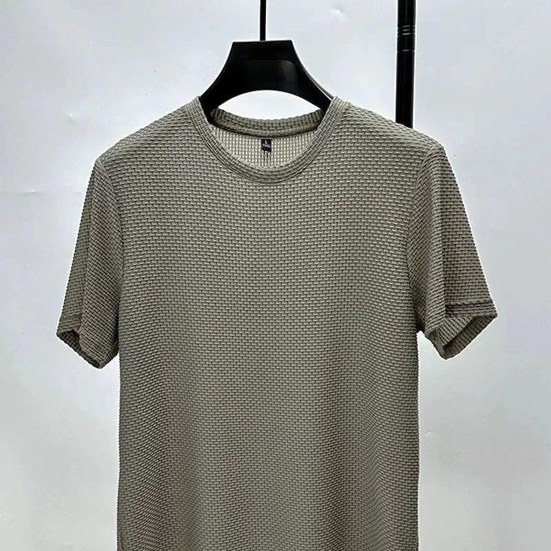 Camiseta de manga corta de malla de bambú y seda helada para hombre, de corte ajustado: un top informal de verano fresco, cómodo y moderno.