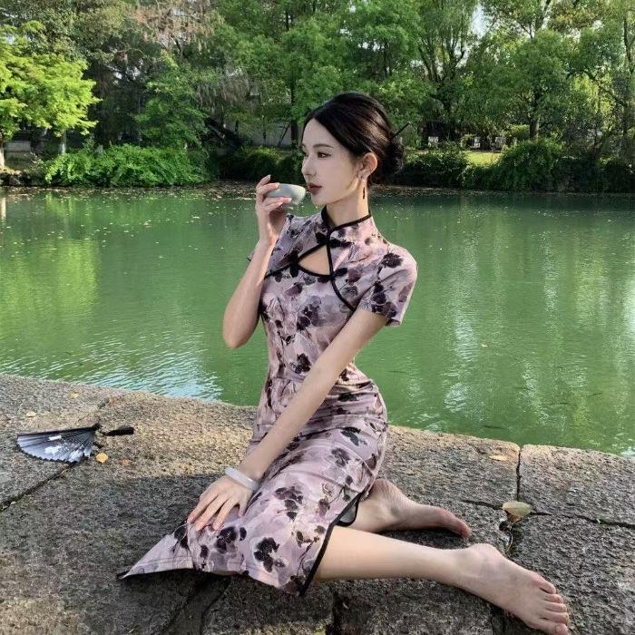 Retro Short Sleeve Printed Cheongsam Dress with Hollow-out Frog Buttons and Slit