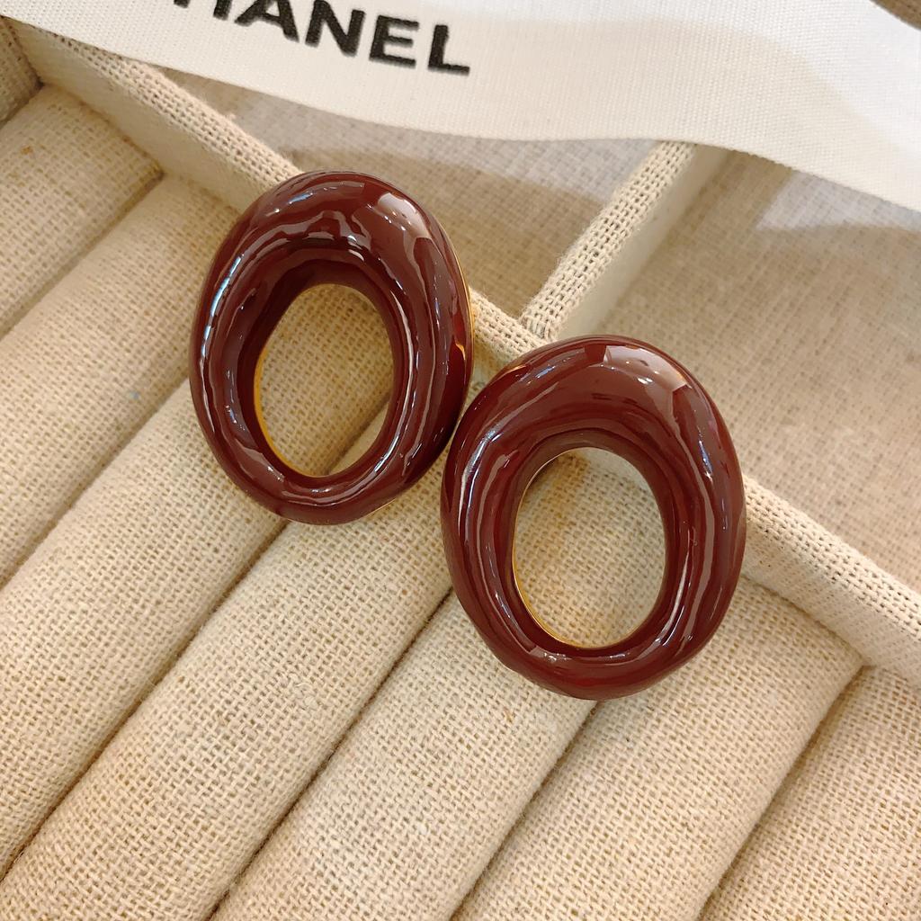 Japanischer Schlichter Design-Sinn Unregelmäßige Tropfenglasur Hohl Runde Ohrringe Design Personalisierte Ohrstecker Vielseitige Ohrringe