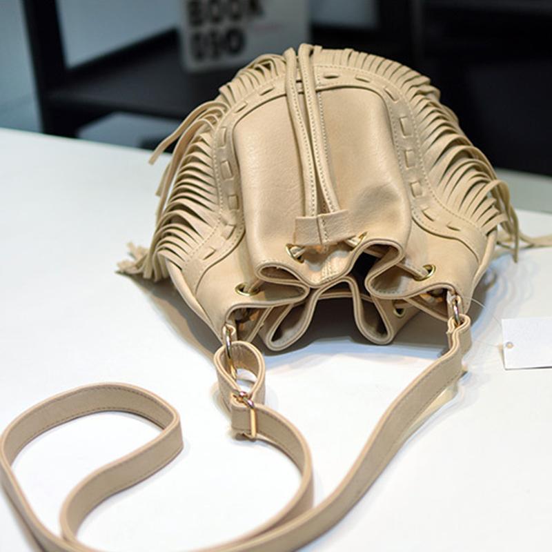 Geantă cu ciucuri din piele PU Geantă de mână în stil european și american cu șnur Geantă retro de umăr Messenger Geantă de mână pentru femei Brand de designer