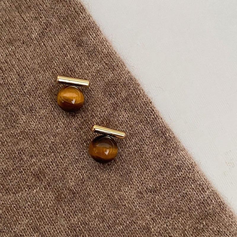Compact and Exquisite Round Earrings for Women, Suitable for Autumn and Winter, Retro-style Earrings, New Model, High-end Style Jewelry