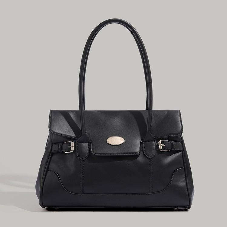 

Autumn and winter Korean version bag women s large-capacity simple commuter tote bag 2025 new niche texture portable shoulder bag чорний