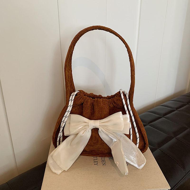 

Niche fashion bow girl style underarm bag 2025 new versatile high-end corduroy handbag коричневый