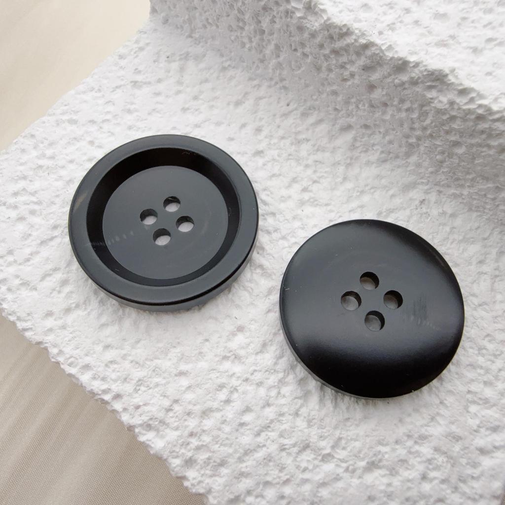 Matte Four-Hole Resin Cow Horn Pattern Buttons for Coats, Windbreakers, Suits, and Trousers