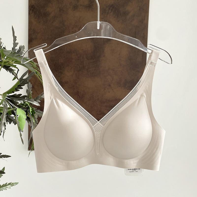 Deep V Mesh Seamless Wireless Bra with Jelly Cups Gathered Support Intimates for Large Bust Minimize Chest Look Comfort Ladies Underwear