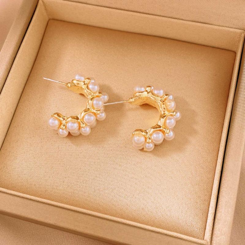 Sweet fairy high-end internet celebrity imitation pearl semi-circular C-shaped daily versatile temperament girl earrings