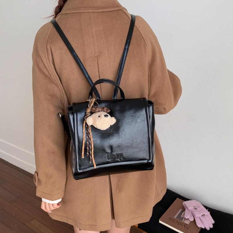 Oily leather retro women's backpack 2025 new fashion commuting versatile backpack exquisite small schoolbag travel bag