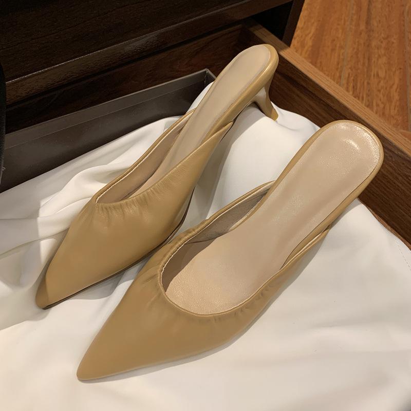 

2025 новый первый слой коровьей кожи мелкий вырез нишевый плиссированный острый носок сумка на голову женские шлепанцы 4 см кошачьи и французские простые сандалии 39 абрикосовый