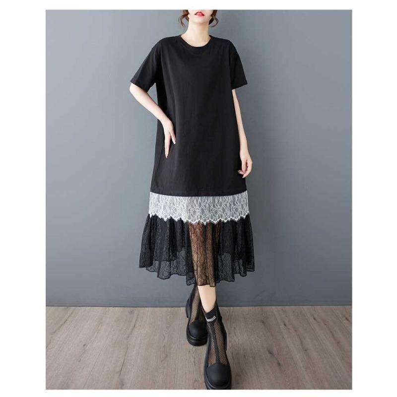 Dámské volné ležérní tričkové šaty střední délky s krajkovou nášivkou