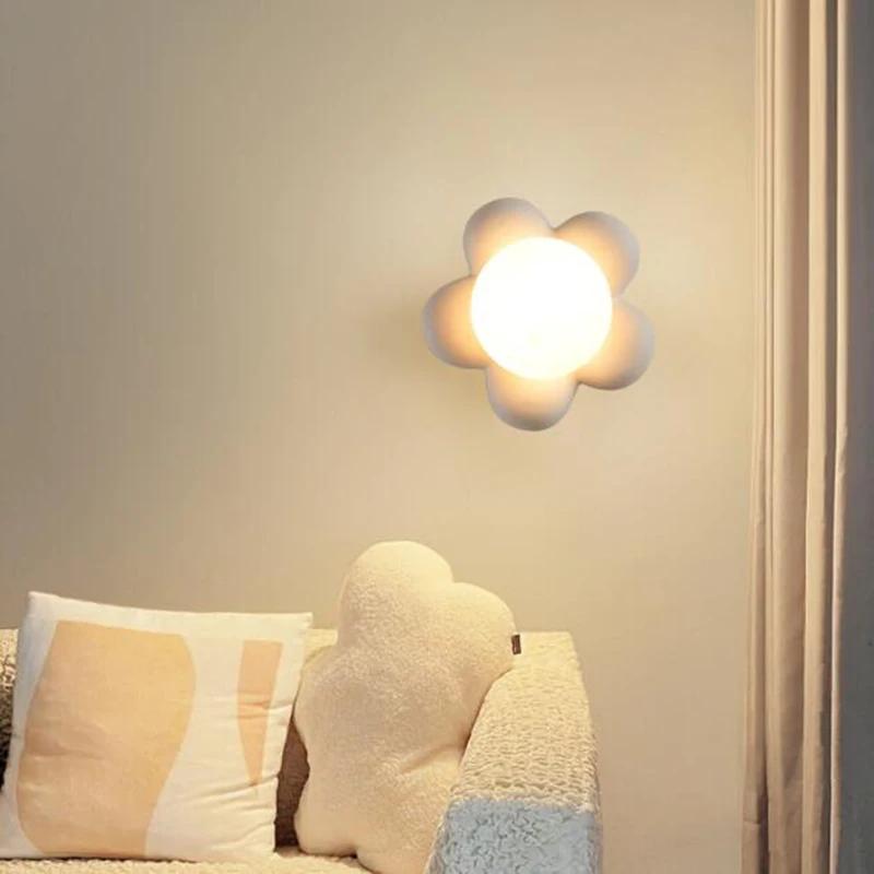 Pastoral Style Simple and Warm Flower Wall Lamp Nordic Creative Design for Children's Rooms Study Rooms Bedrooms Bedside Lamps