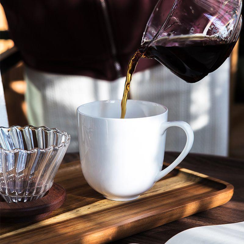 Bone china coffee cup and saucer set, high-end exquisite English-Italian latte latte flower cup, pure white markup cup.