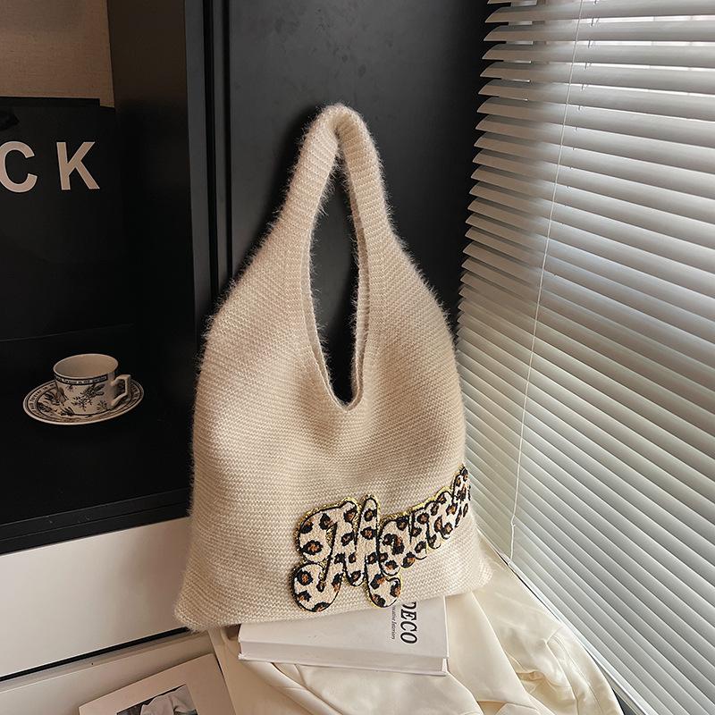 

Large-capacity bag women s 2025 autumn new fashion simple shoulder bag commuting Korean niche underarm tote bag