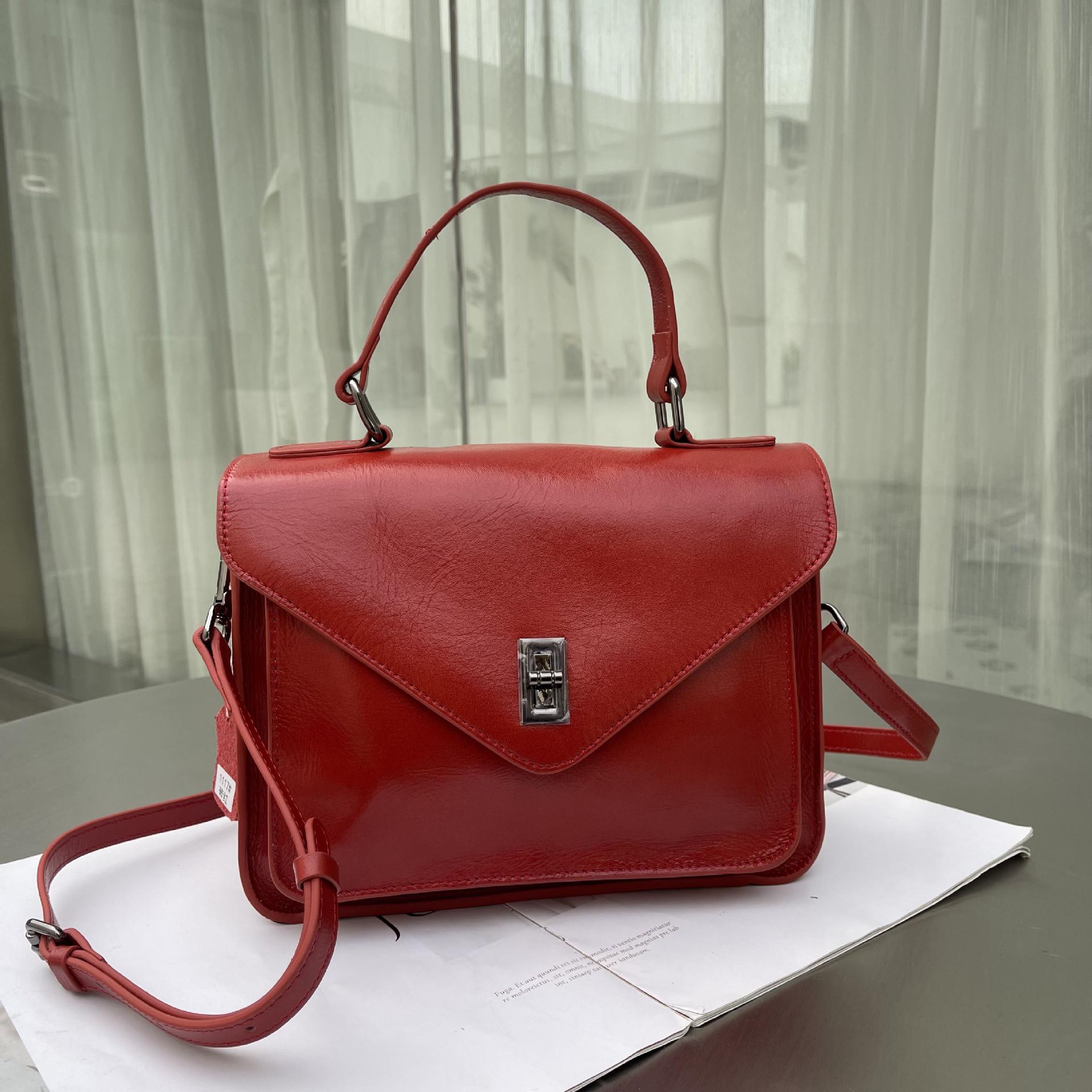 

Женская сумка-мессенджер из натуральной кожи в винтажном стиле - большая вместимость, высококачественная воловья кожа растительного дубления 24cm x 9cm x 18cm