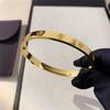 Neues Design Goldfarbe Zirkon und Kreuzmutter Nagelarmband Gold & Armreif für Frau Edelstahl Schraubschmuck