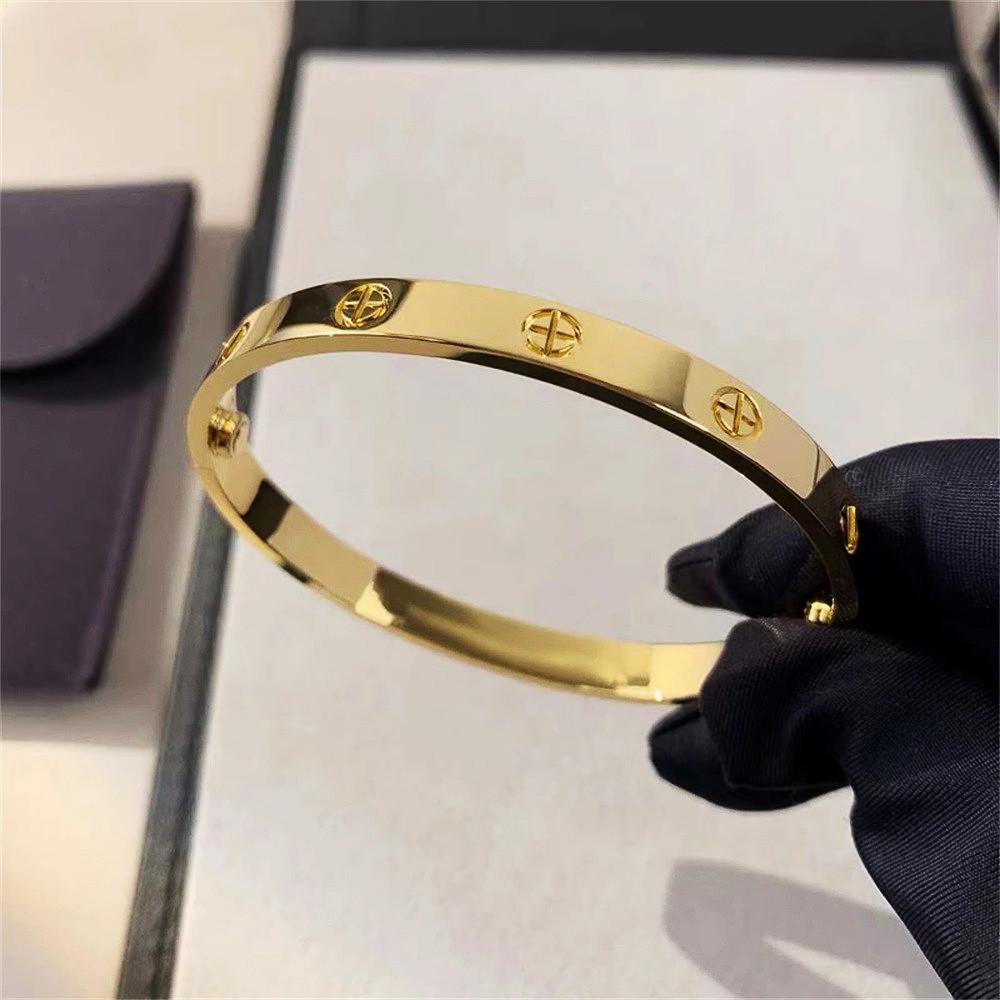 Neues Design Goldfarbe Zirkon und Kreuzmutter Nagelarmband Gold & Armreif für Frau Edelstahl Schraubschmuck