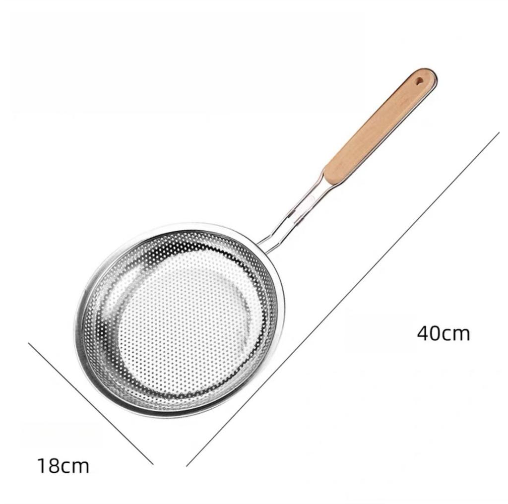 Edelstahl-Sieb mit ergonomischem Holzgriff und feinem Netz für effizientes Abseihen