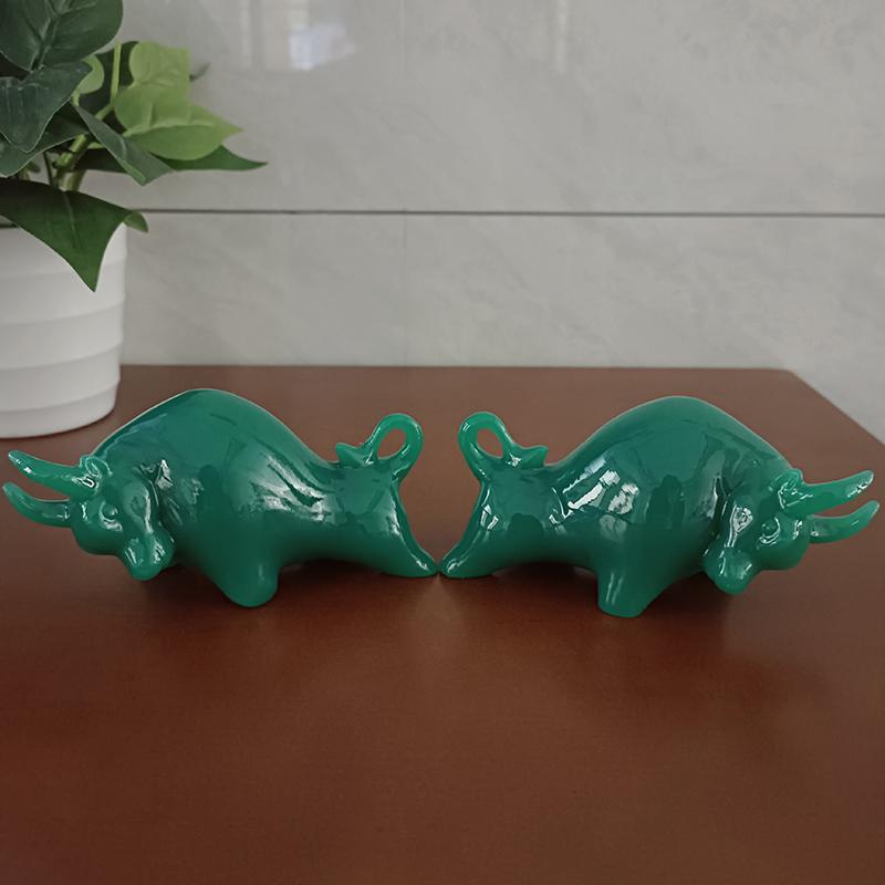 2 st Stenfärgad Jadegrön Wall Street Tjurmarknadsstaty Hartsdekorationer Feng Shui Lycka Rikedom Figurer Hemmakontor Dekor