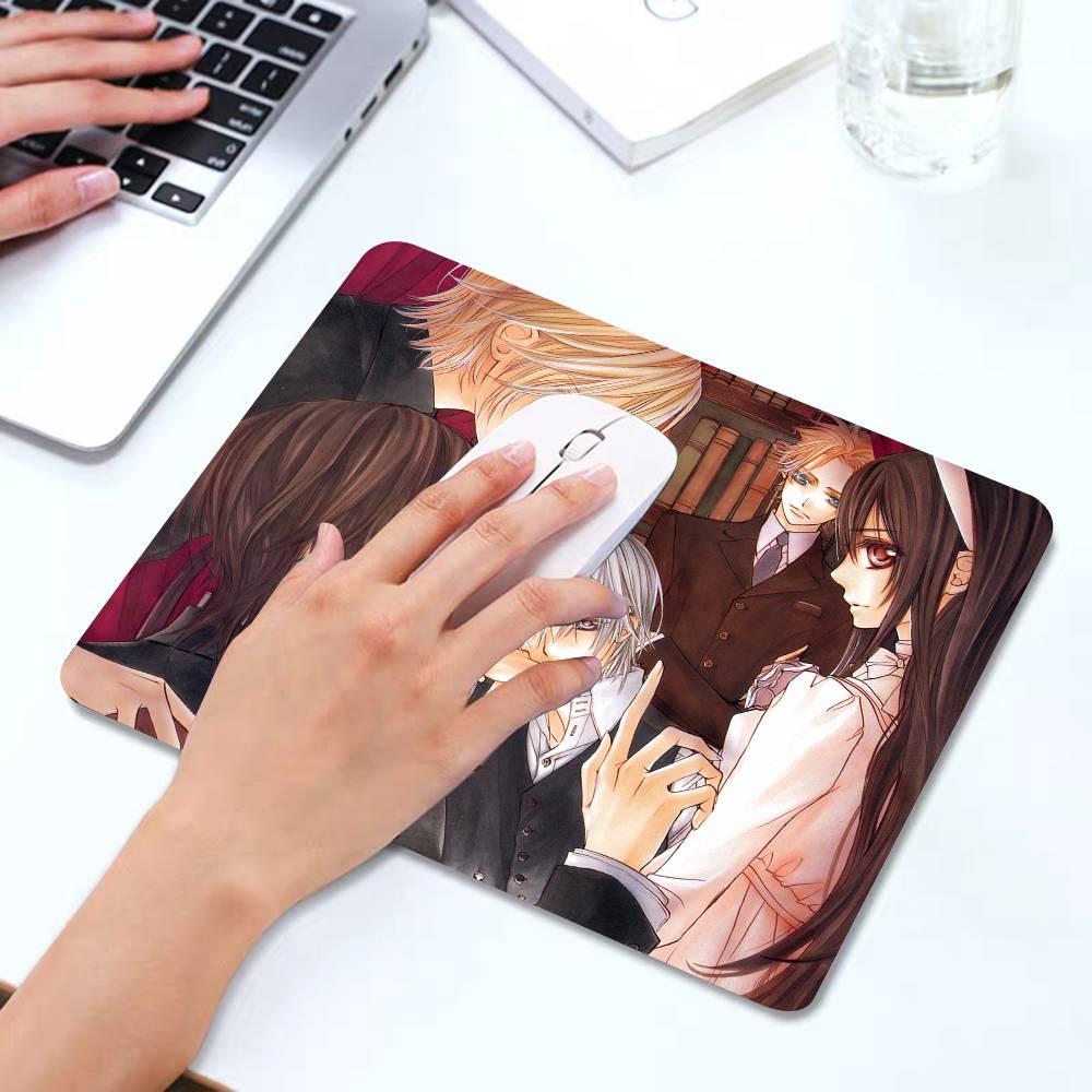 Cartoon Animation Vampire Knight Mousepad Small LockEdge Mouse Pad For Gamers Computer Desk Pad Rectangular Anti-slip Rubber