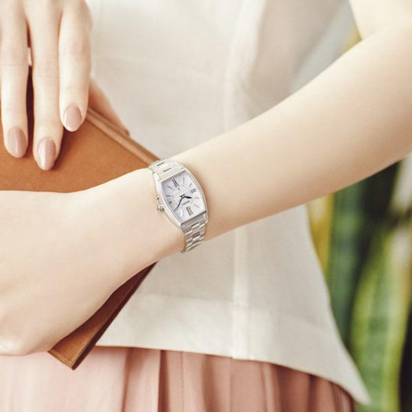 Seiko Women's SSQW071 (LUKIA Grow Solar Radio Controlled Metal Band Women's) Tonneau Watch Silver