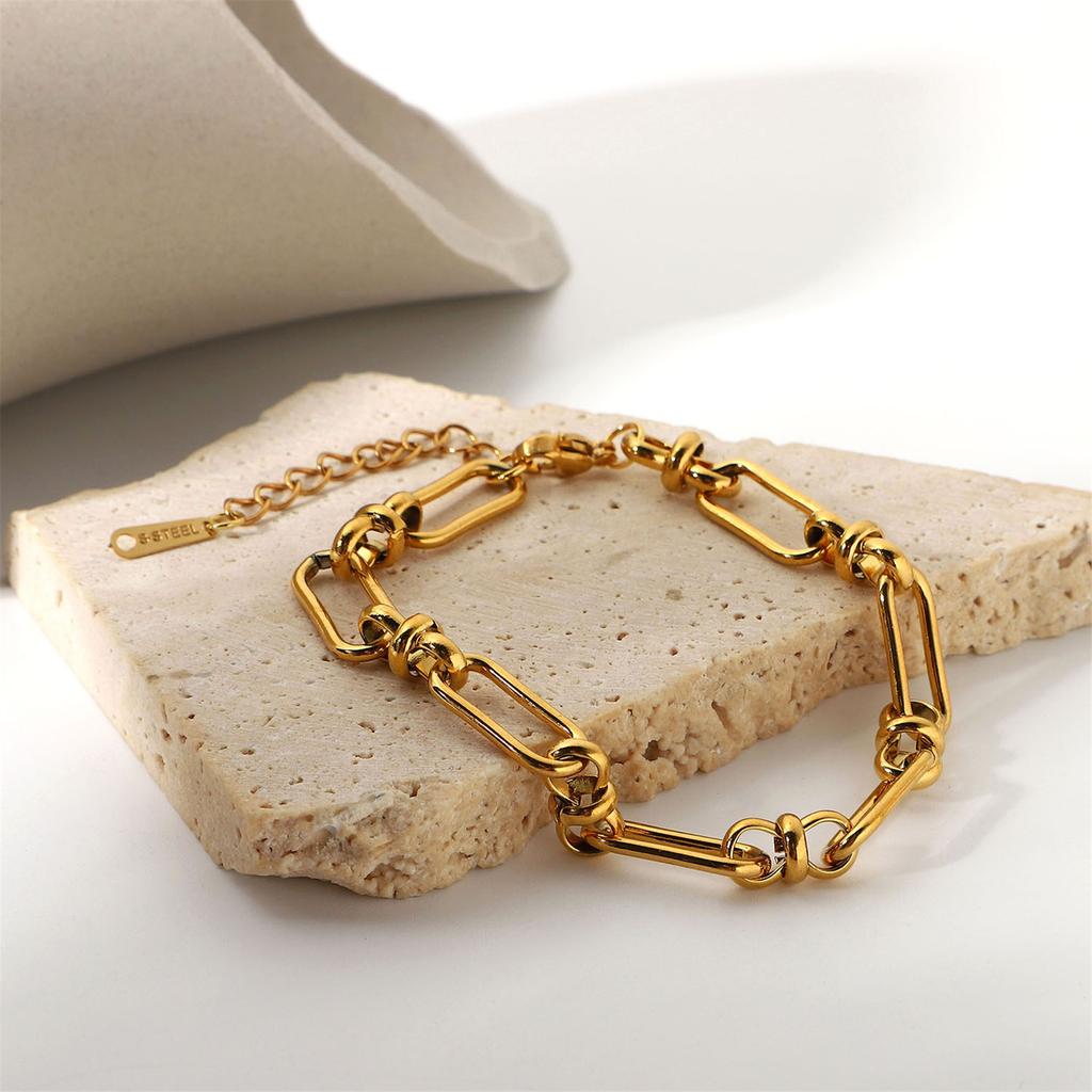 Multipurpose 18K Gold Plated Crosses Link Chain Bracelet Set Accessory for Women With U Shaped Buckles Lock Designs