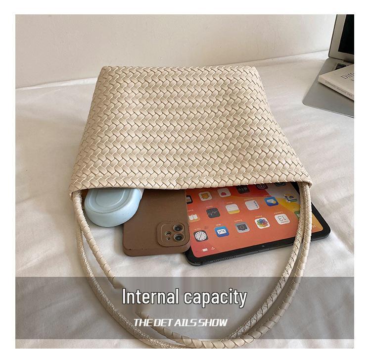 Stylish Korean Woven Underarm Bag – Trendy Mother-Child Shoulder Handbag for Casual Commute