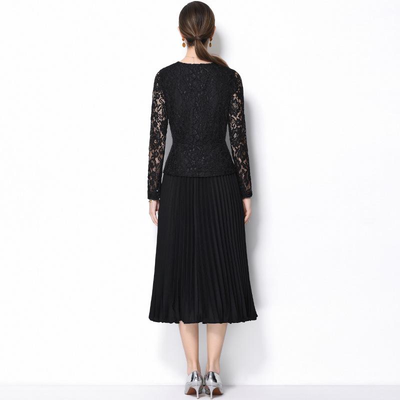 Elegant French V-Neck Lace Dress with Diamond Buckle and Pleated Skirt