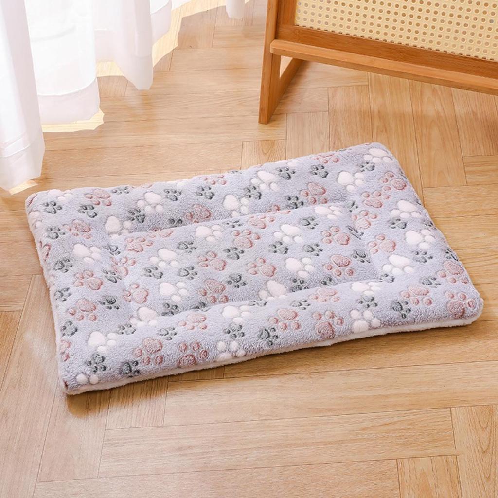 Cozy Pet Mat: Thick Warm Blanket & Bed for Dogs & Cats - Perfect for Winter, Autumn - Available in Small, Medium & Large Sizes