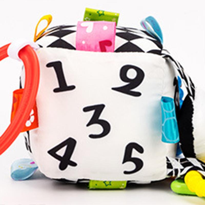 Černobílá hračka na kočárek s vysokým kontrastem pro ranou výchovu miminka, plyšová hračka s chrastítky, kroužky, závěsná hračka pro 0