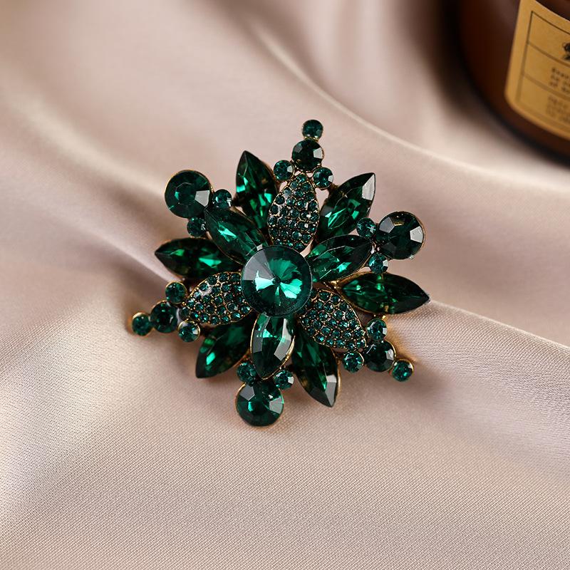 Fashionable and Elegant Alloy Lady Brooch, High-end and Light Luxury Rhinestone Corsage Coat, Elegant Brooch