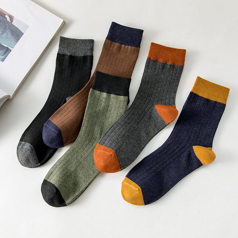 Herre og kvinner Patchwork Farge bomullssokker Allsidige mellomstore rørsokker Varme om høsten og vinteren Uformelle fortykkede pustende sokker