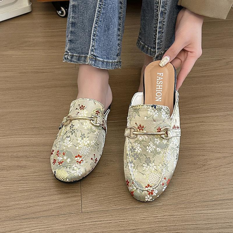 Baotou Half Slippers Women's Outer Wear 2024 Summer New Fashion Embroidered Sandals Without Heels Lazy Flat-bottomed Muller Shoes