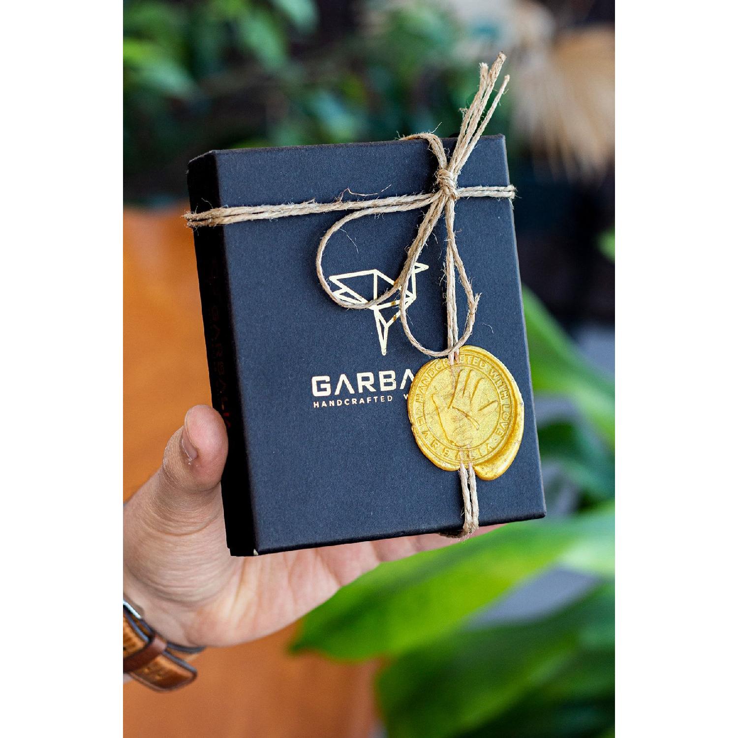 

Подарочный пакет с печатью на индивидуальном сургуче чёрный