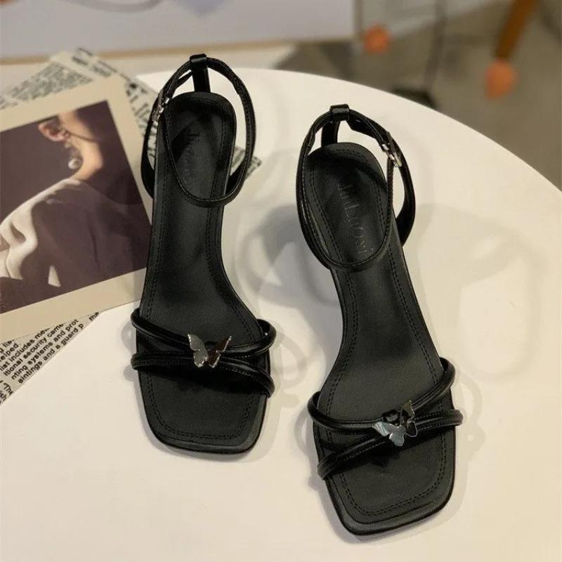 

Модная обувь женская 2025 Бренд Ремешок с пряжкой Женские сандалии Модный бант-бабочка Летнее платье Бестселлер Сандалии на каблуке с открытым носком 40 чёрный
