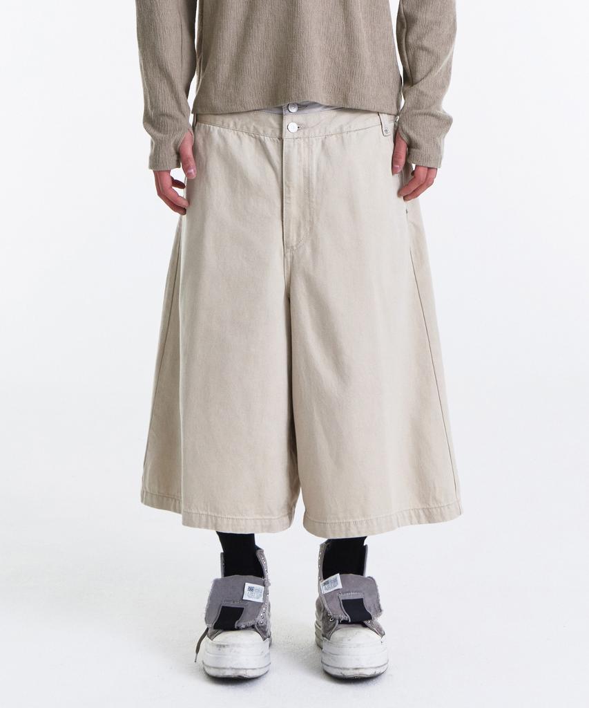 Gicheol Double Waist Bermuda Cotton Pants (Beige)