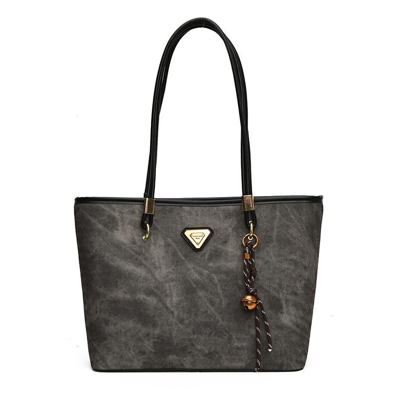 Höst och vinter ny enkel stil nischmode hög känsla toteväska dam pendlar stor kapacitet axelväska