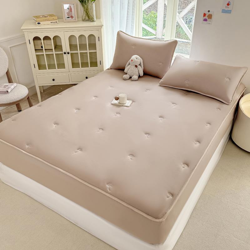 Embroidered Quilted Soybean Cotton Dustproof Non-Slip Fitted Sheet – Skin-Friendly & Soft Bed Cover