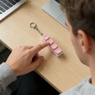 4-Keys Bear Fidget Keyboard Anxiety Relief Finger Clicker Keychain Office School Travel Decompression Button Sensory Toy Hanging Decor