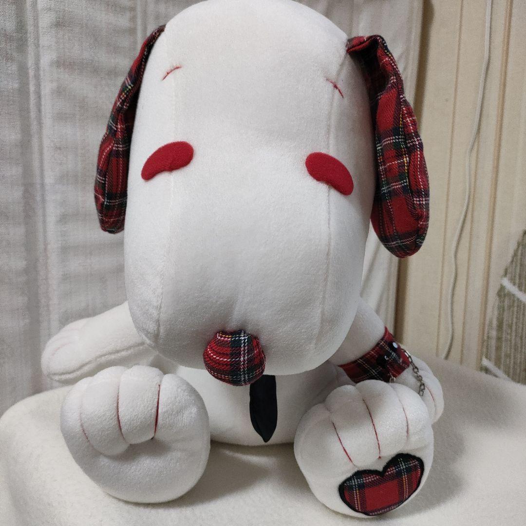 Snoopy Hyper Jumbo Rock Style Plush Toy