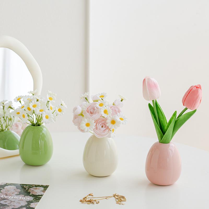 Small Daisy Artificial Flower in Cream Ceramic Vase - Ins Style Tulip for Living Room or Bedroom Decoration.