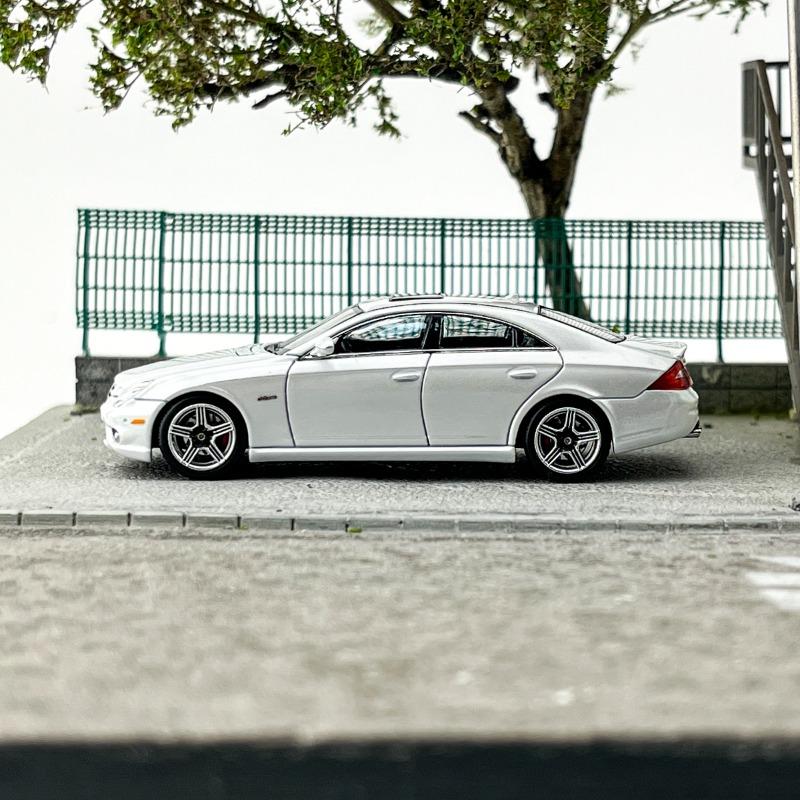 FH Diecast 1/64 Scale Mercedes Benz CLS 63 AMG 1 MK1 C219 Alloy Car Model Toys for Boys Gift Collection and Decoration