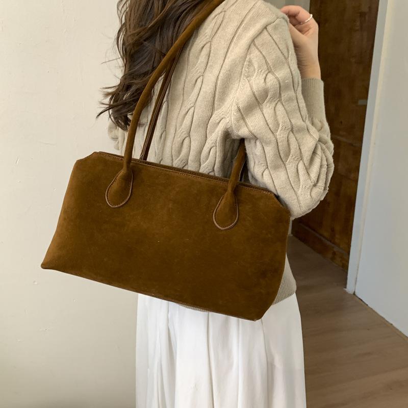 Large Capacity Bag Women's 2025 New High-end Retro Niche Super Fire Commuter Shoulder Bag Fashion Pillow Bag