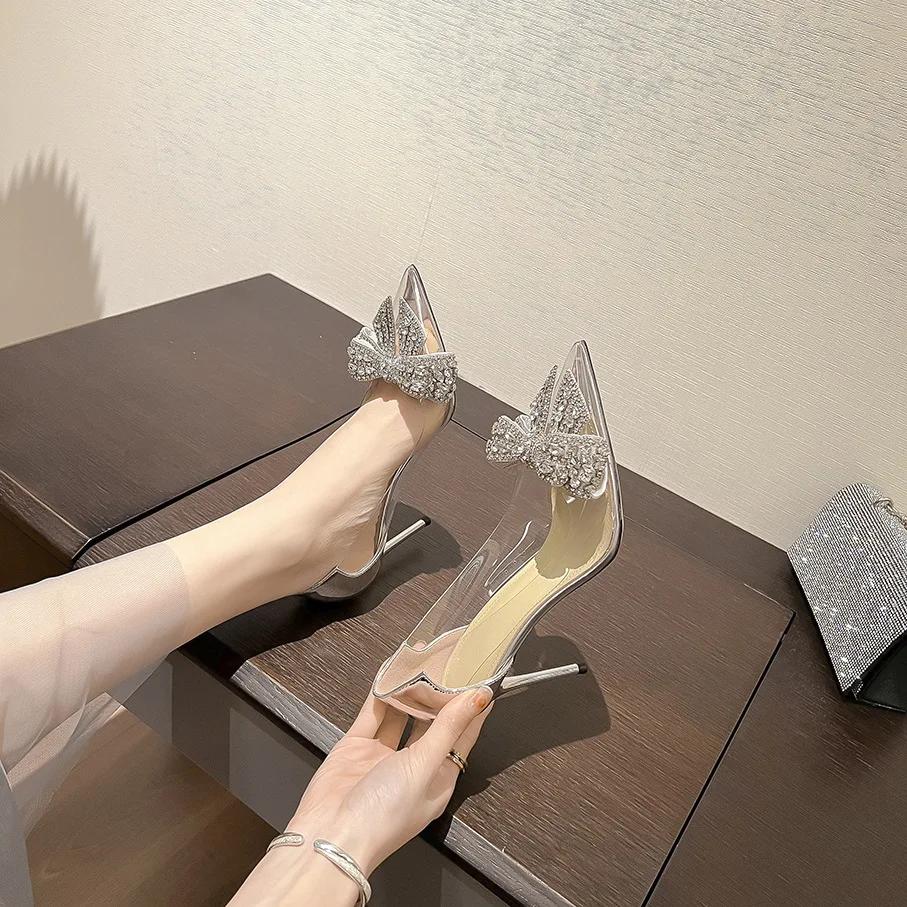 Elegante Dameselskap Bryllupssko Mote Krystall Sommerfugl Høy Hæl Sexy Sommer Spiss Tå PVC Gjennomsiktige Pumps Sandaler Dame