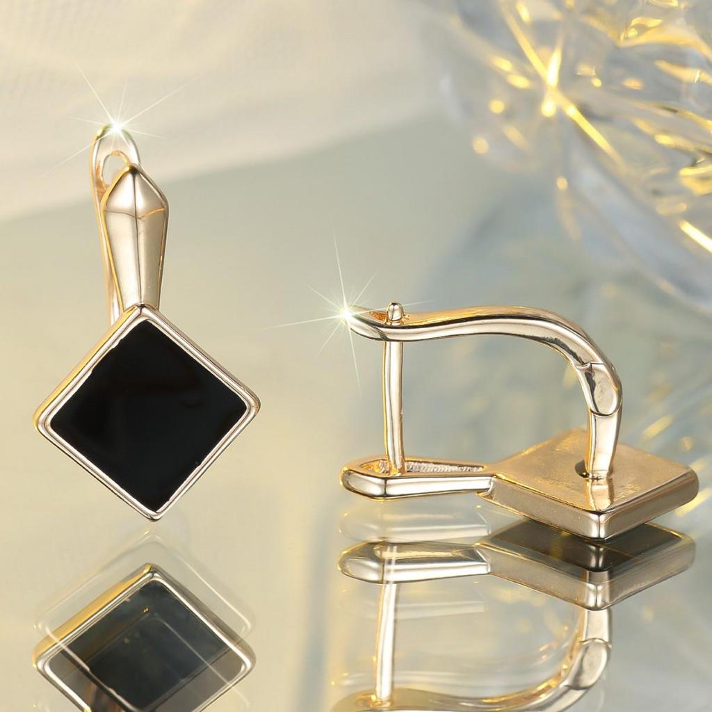 Koreanische minimalistische schwarze Rauten-Ohrklemmen - Elegantes und vielseitiges Design.