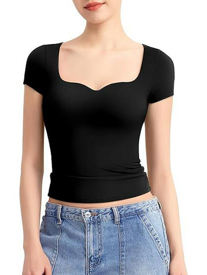 

2024 Укороченный топ из молочного шелка облегающего кроя с вырезом в форме сердца: Женский пуловер с коротким рукавом Medium чёрный