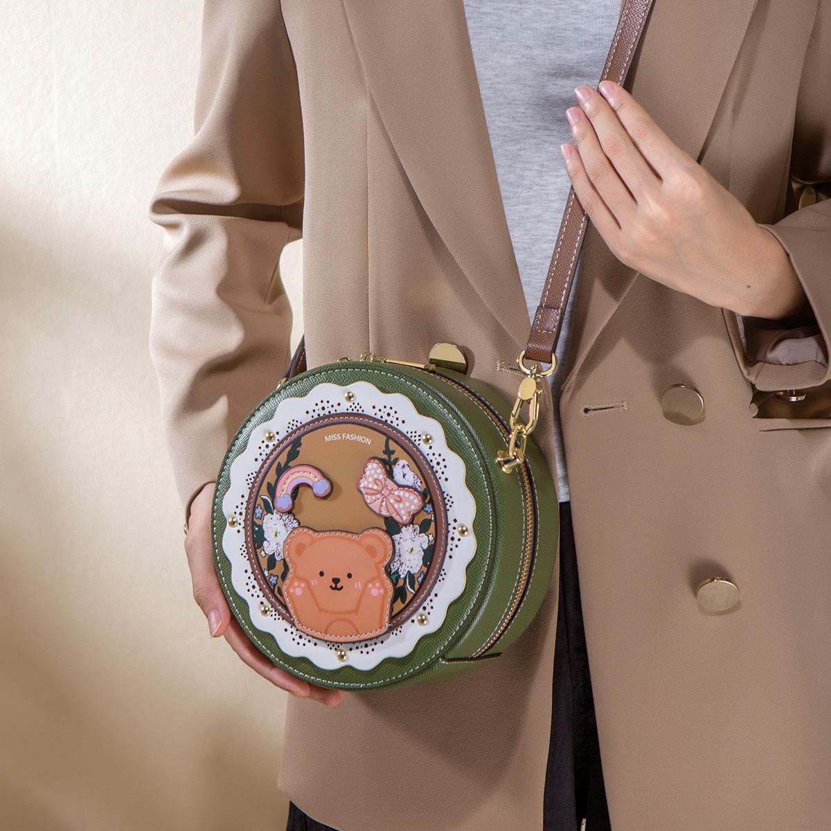 

520 Valentine s Day birthday gift high-end girl messenger bag 2025 new exquisite cute small round bag