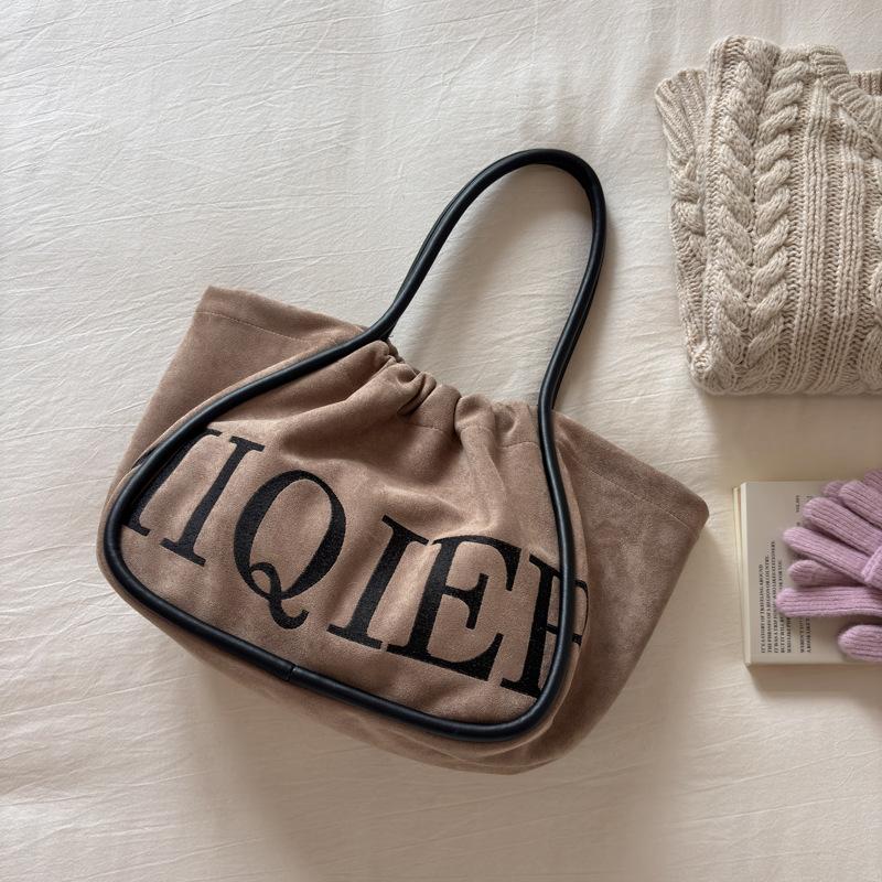 

Korean version of niche high-value bag women s 2025 autumn new commuter fashionable shoulder handbag large-capacity tote bag