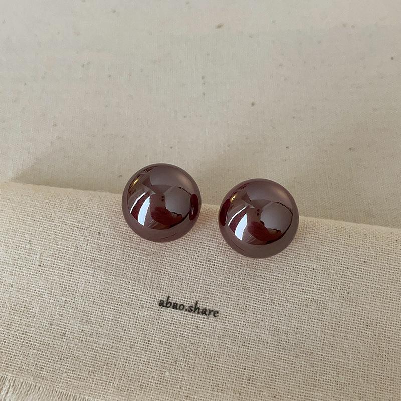 Cool Feeling Cold Gray Red Light Steamed Bread Pearl Stud Earrings Women'S Simple Niche Fashion Exquisite Versatile Earrings